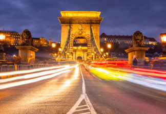 Chain Bridge traffic in Budapest