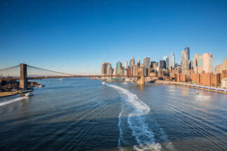 New York skilyne over East river